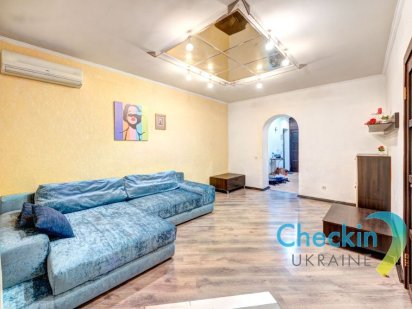 Посуточно 3к квартира (Центральный ЖД вокзал)  ул. Льва Толстого 51 Киев