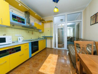 Подобово. Велика 1к квартира на 6 чол. Метро Осокорки-3 хв.Бажана, 10. Киев