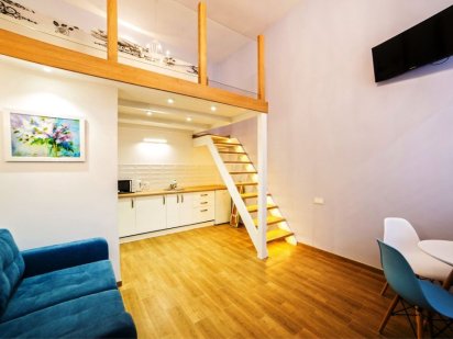 1-кім біля Подобово Оперного театру до 3-х осіб - без передоплати Львов