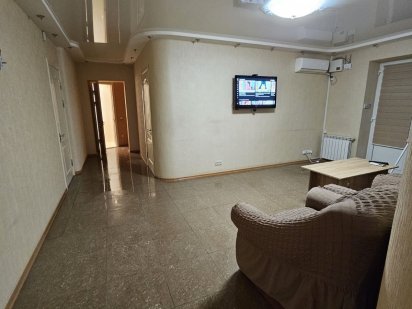 Подобово 1 квартиру в Центрі Кропивницкий