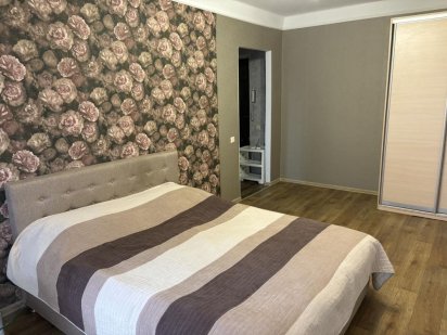 Подобово погодинна оренда квартири метро Оболонь ! Киев