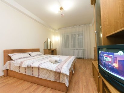 сдам посуточно М.Васильковская газ и низкий этаж Киев