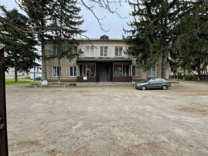 Продається окрема адміністративна будівля. Вигідне місцерозташування. Александрия