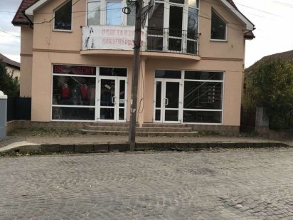 Магазин площею 182 м2 в центрі міста Виноградов