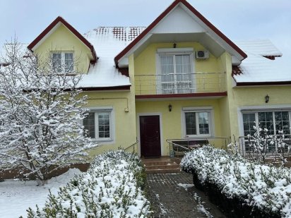 Котедж під бізнес в найкращій локації міста Староконстантинов