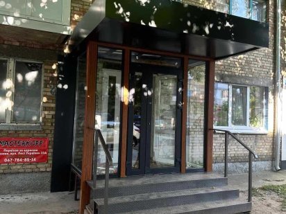 Фасадне приміщення з ремонтом 45 м.кв. центр міста (Європейська). Без% Вишневое