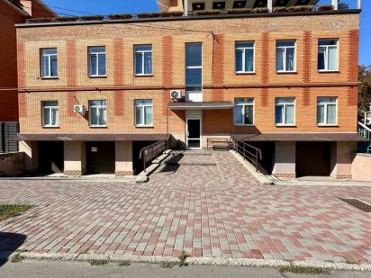 Продам офісну будівлю. Центр. Кременчуг