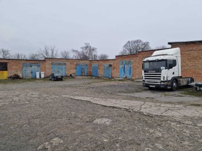 Продам дільнку із складськими приміщеннями Рівне