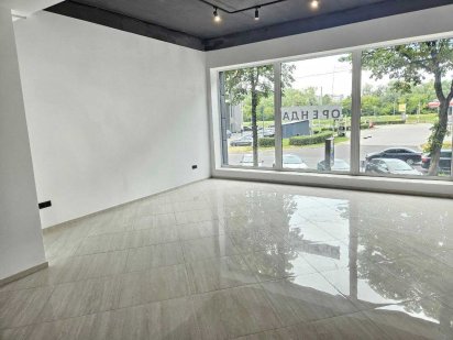 Фасадне приміщення з санвузлом Івано-Франківськ