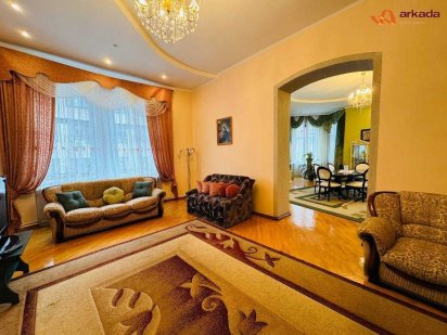 Центр міста, стометрівка, в під'їзді вже є комерція Ивано-Франковск