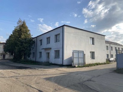 Продам комерційне приміщення з ділянкою Рівне