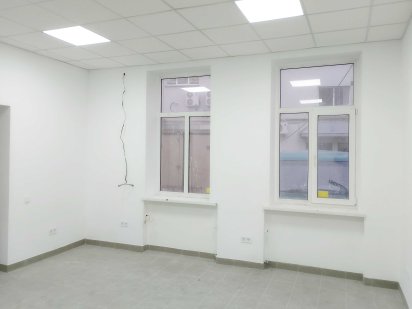 Фасадне приміщення на центральному ринку, вул.Дністровська, 70 кв/м Івано-Франківськ