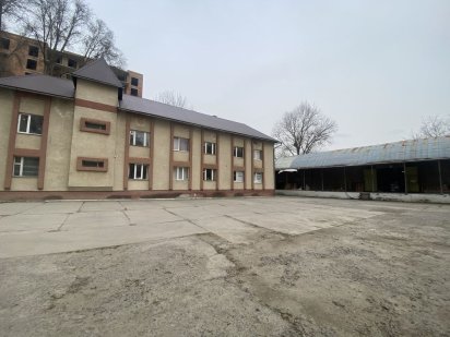 Продається комерційне приміщення та склади Черновцы