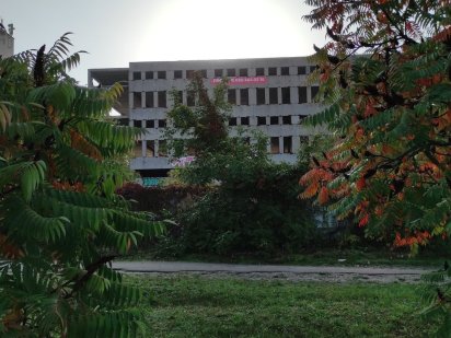 Промышленно-торговое недостроенное здание Черкаси