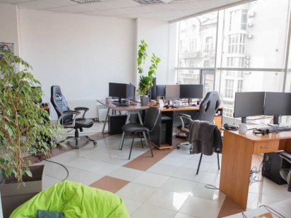 Продам торгова-офісне приміщення Стометрівка Івано-Франківськ