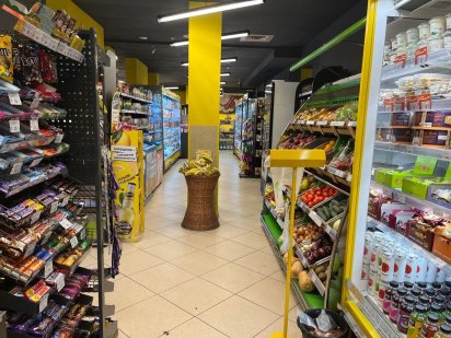 Продаж фасадного приміщення  з надійним орендарем супермаркетів Київ