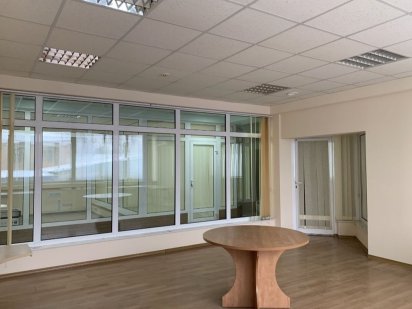 Продам: Офіс 222м + склад 181м, вул.Широка, 2. Гарний стан! Чернигов