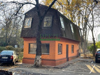 Продаж окремої будівлі 89 м2 по вул.Лаврська 8 Київ