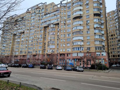 Приміщення 38 м.кв. Микільсько Слобідська 2В Дніпровський окремий вхід Київ