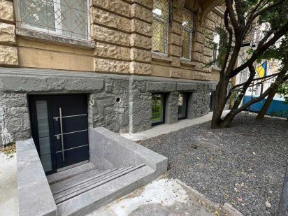 Просторе комерційне приміщення з чудовими умовами на Конотопській 8 Львів