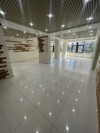 Позняки, пр. Григоренко, 22/20, прохідне місце, приміщення 634 кв.м - фото 1
