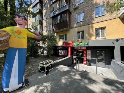 Продам  магазин на Антонова с арендаторами Киев