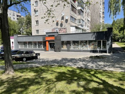 Від власника оренда магазину площею 350 м.кв .Своя стоянка 500м.кв Львів