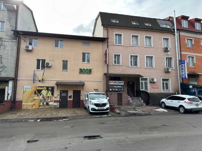 Продаж окремої фасадної будівлі на Виноградарі. Київ