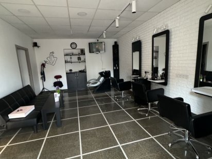 Продам  или сдам в аренду  салон красоты с оборудованием Одесса