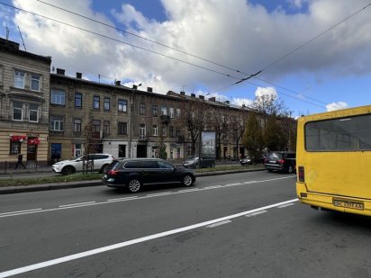 Продаж квартири під комерційну нерухомість на пр.Чорновола Львів