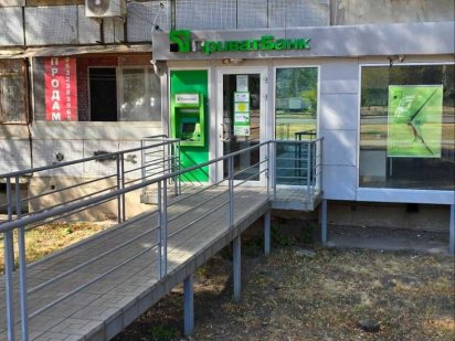 Продам свою квартиру под коммерческое помещение 1 этаж жилого дома Харьков