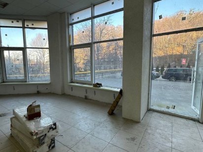 Продаж фасадного комерційного приміщення по вул. Стуса, 22а Львов