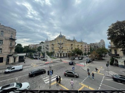 Офис окна фасад Хмельницкого Франка Золотые Ворота Київ