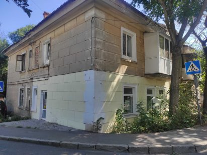 Продам фасадное помещение с арендатором.