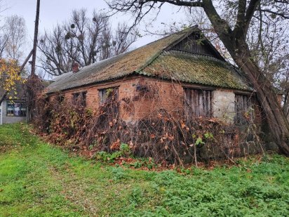 Одноповерхова будівля S= 131 м2. Гайсин 4-тий прв. Б. Хмельницького 6а Гайсин