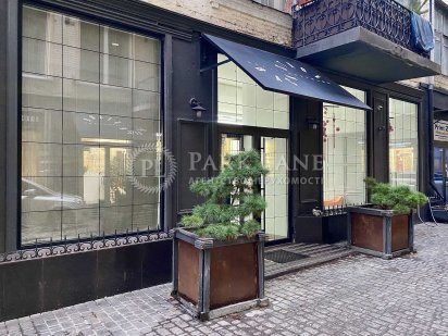 Велика Васильківська 18. 153,6 м.кв. Магазин/салон краси. Київ