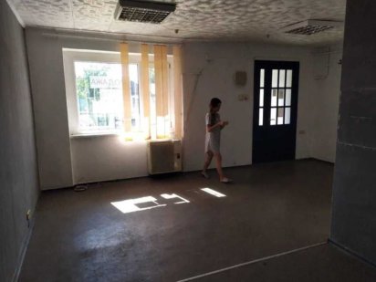 Нежитлове приміщення на червоній лінії Апостолове