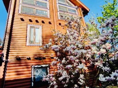 Продаж гарної ділянки 130с з будинками під заміський комплекс Осокорки Вишенки