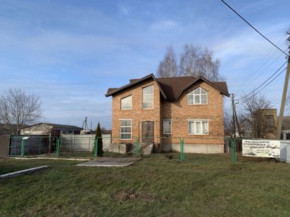 Теритрорія ТОВ з адмін будівлею і складами Барышевка