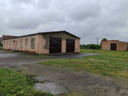 Гаражі складські приміщення