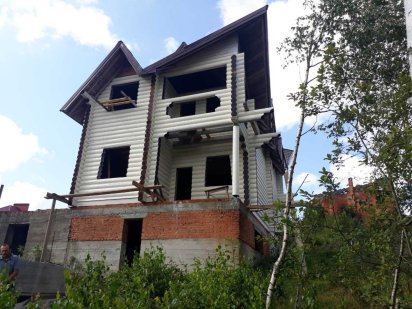 Деревяний відпочинковий будиночок Східниця