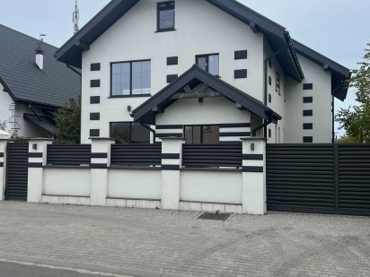 Затишний отель на вулиці Райдужній Фонтанка