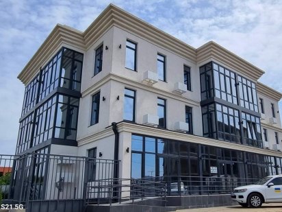 Дивовижний фасадний офіс 44,7м2 від забудовника  у зданому будинку Лески