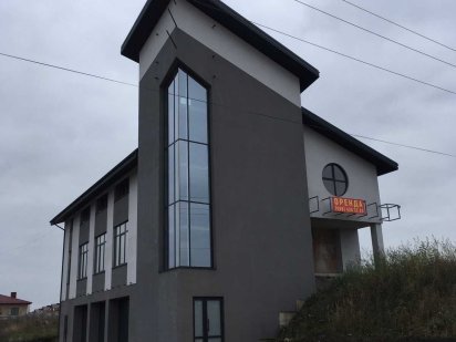 Будівля 3 поверхи, комерція. (Під райським садом)