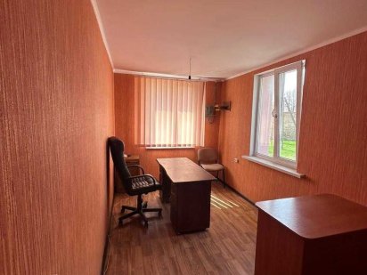 Продаж приміщення (офісного) в центрі смт Летичів. Летичев