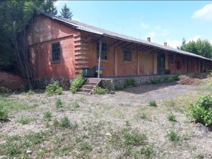 Продаються складські приміщення(площею 1366 кв.м.) 0.79 га Монастырище