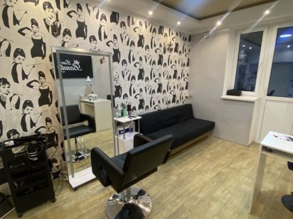 Сдам  под парикмахерская, ногтевой сервис, можно под офис. Каменское