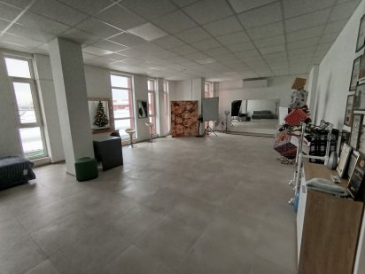 Здається приміщення в торговому центрі район пром ринка Стрый