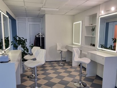 Робочі місця для майстрів манікюру, перукарів, візажистів, бровістів Умань