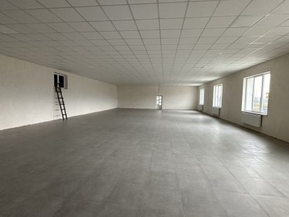 Комерційне приміщення 500 м² Хуст